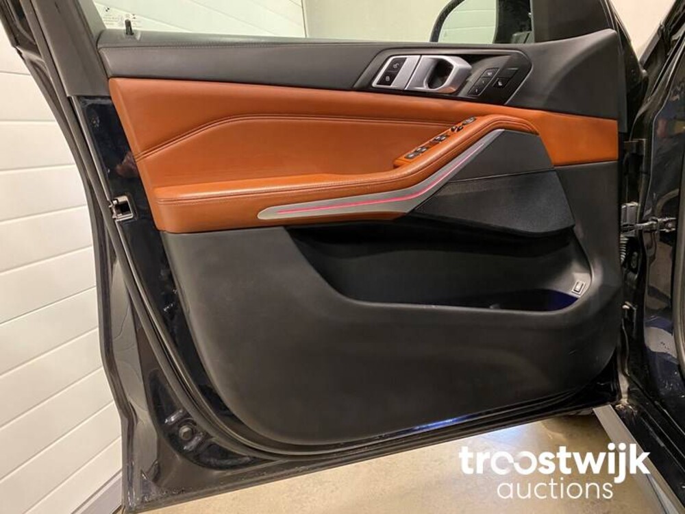 BMW X5 xDrive45e  Car