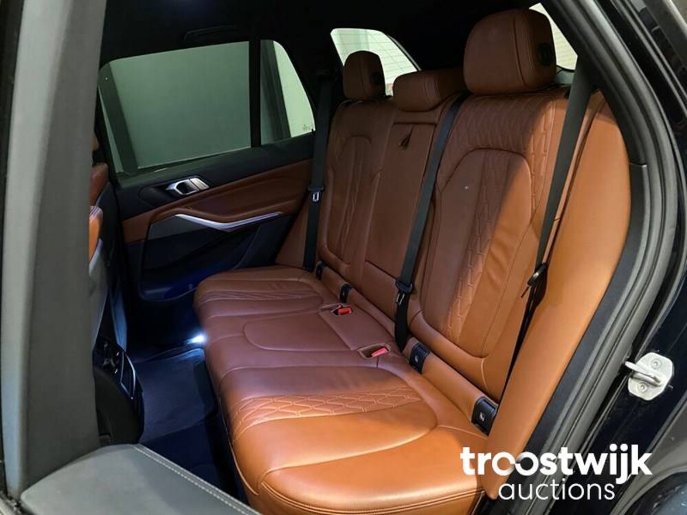 BMW X5 xDrive45e  Car