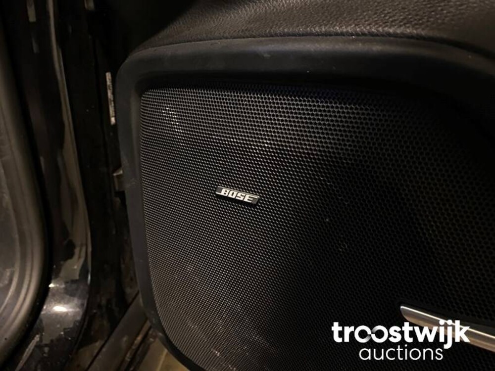 Porsche Cayenne S E-Hybrid 3.0 Car