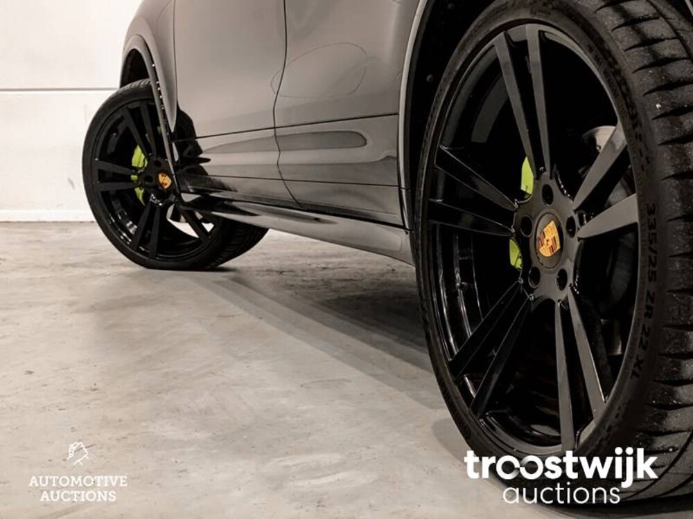 Porsche Cayenne S E-Hybrid 3.0 Car