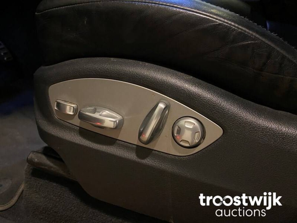 Porsche Cayenne S E-Hybrid 3.0 Car