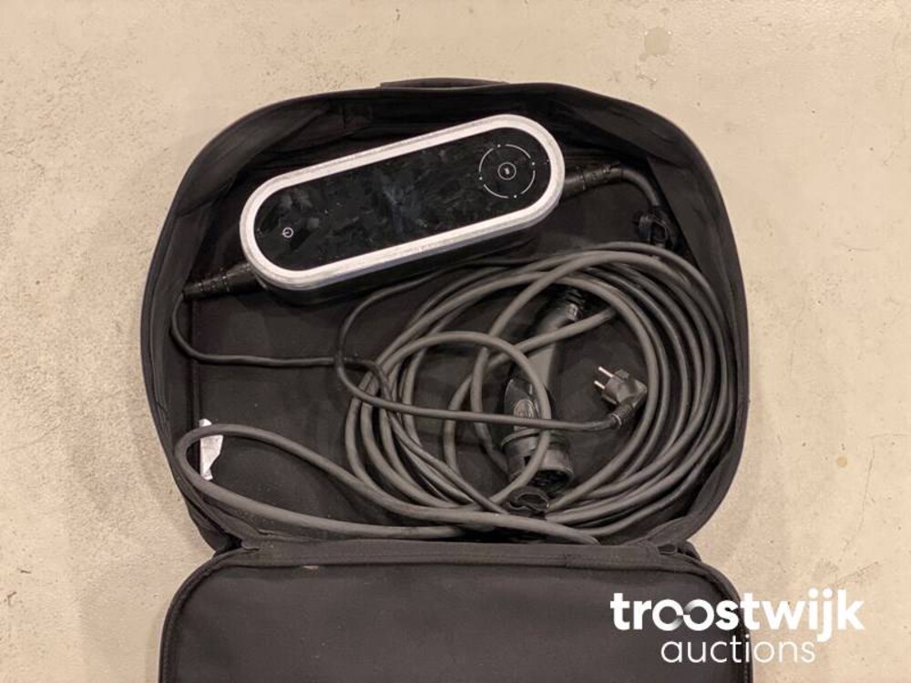 Porsche Cayenne S E-Hybrid 3.0 Car