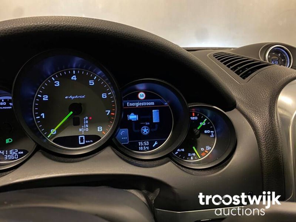 Porsche Cayenne S E-Hybrid 3.0 Car