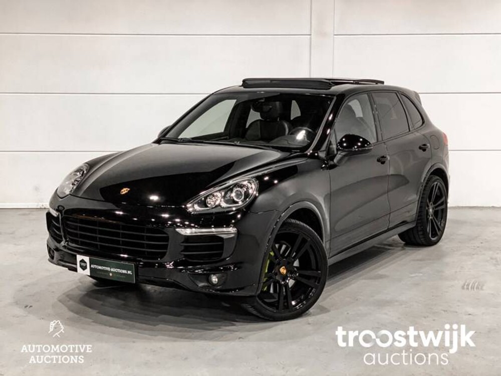 Porsche Cayenne S E-Hybrid 3.0 Car