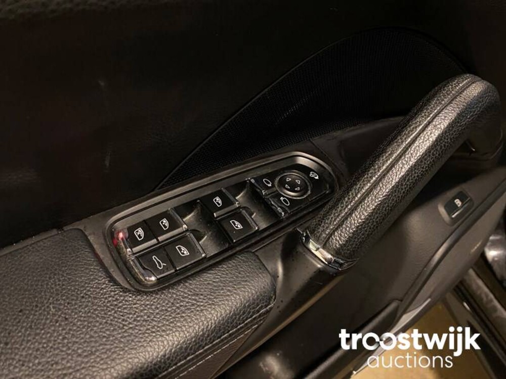 Porsche Cayenne S E-Hybrid 3.0 Car