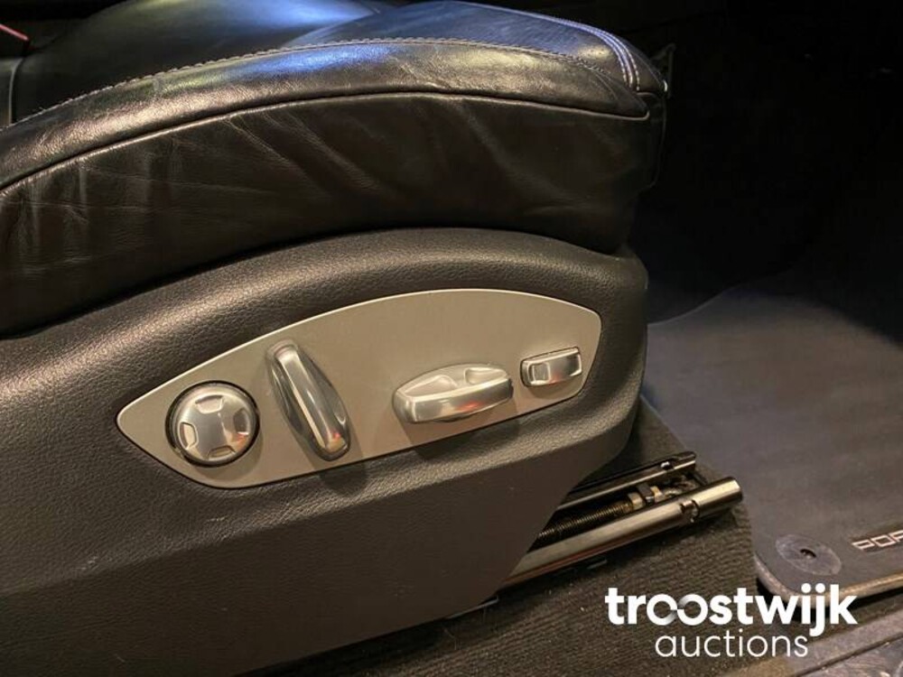 Porsche Cayenne S E-Hybrid 3.0 Car