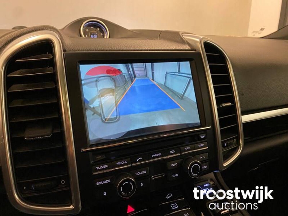 Porsche Cayenne S E-Hybrid 3.0 Car