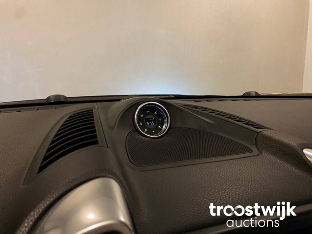 Porsche Cayenne S E-Hybrid 3.0 Car