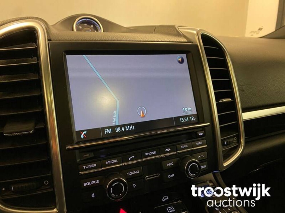 Porsche Cayenne S E-Hybrid 3.0 Car