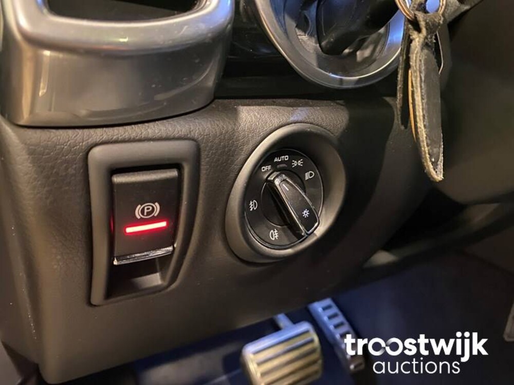 Porsche Cayenne S E-Hybrid 3.0 Car