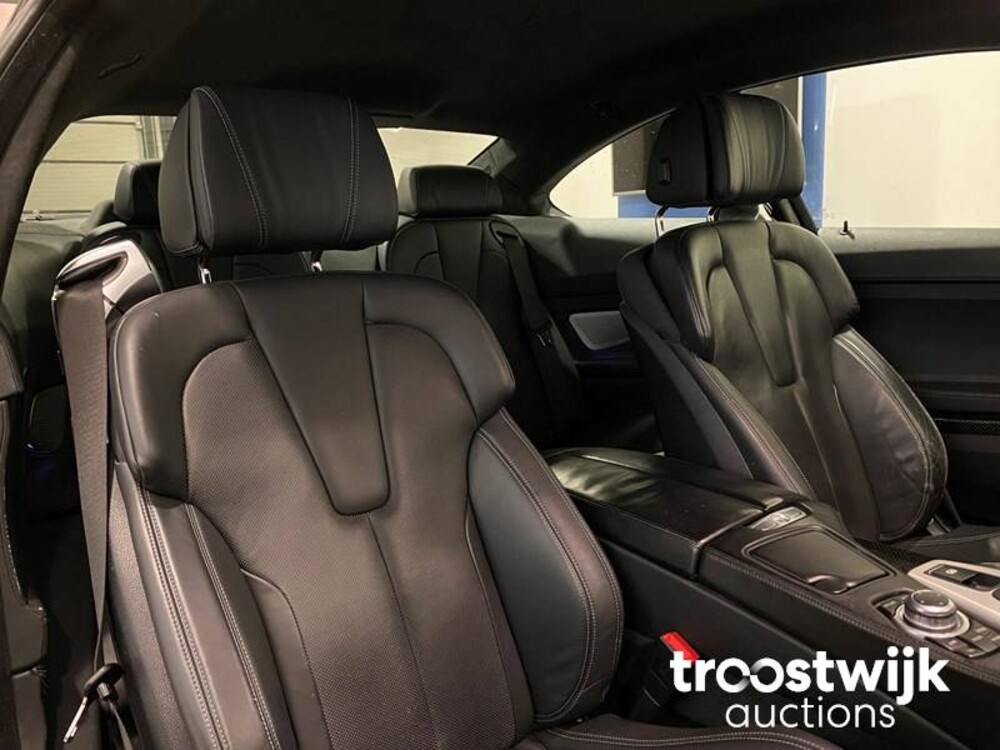 BMW M6 Coupe 4.4 V8 Competition Pakket Car