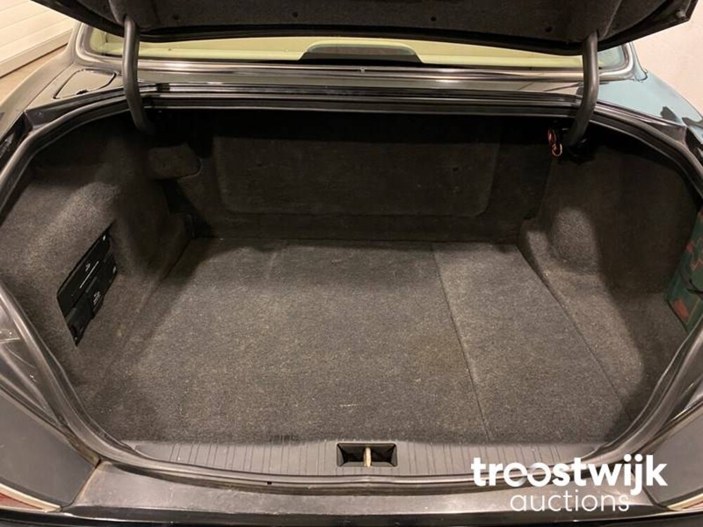 Jaguar XJ 3.2 V8 Executive Car