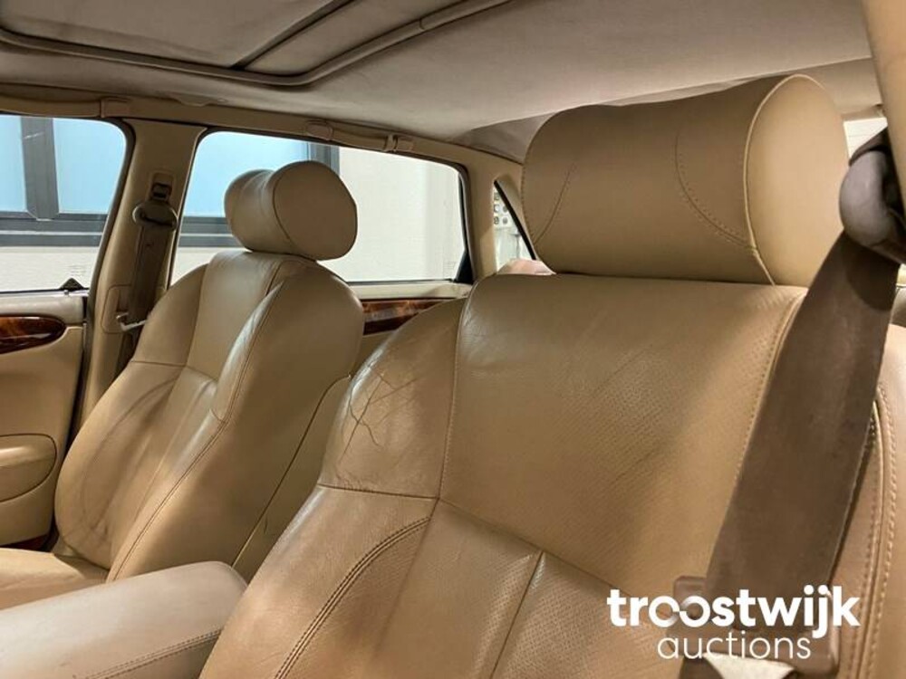 Jaguar XJ 3.2 V8 Executive Car