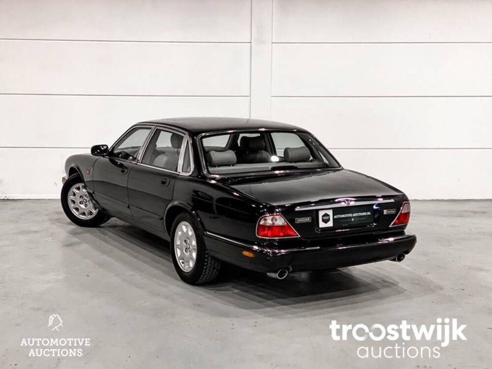 Jaguar XJ 3.2 V8 Executive Car