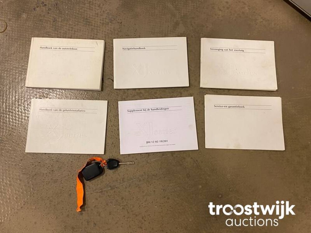 Jaguar XJ 3.2 V8 Executive Car