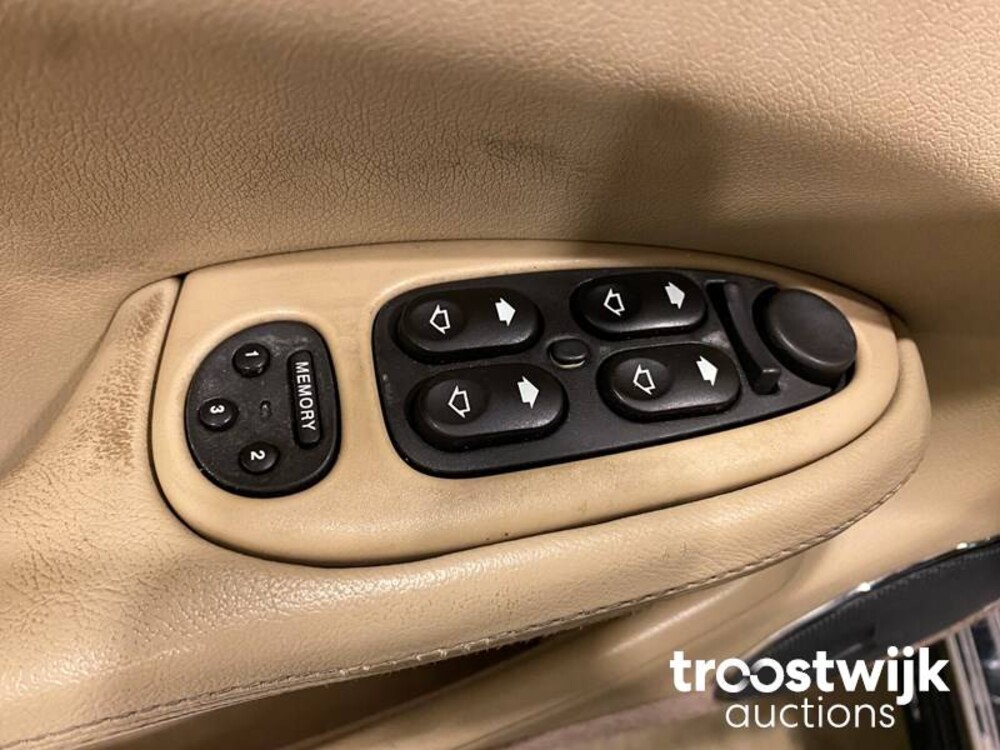 Jaguar XJ 3.2 V8 Executive Car