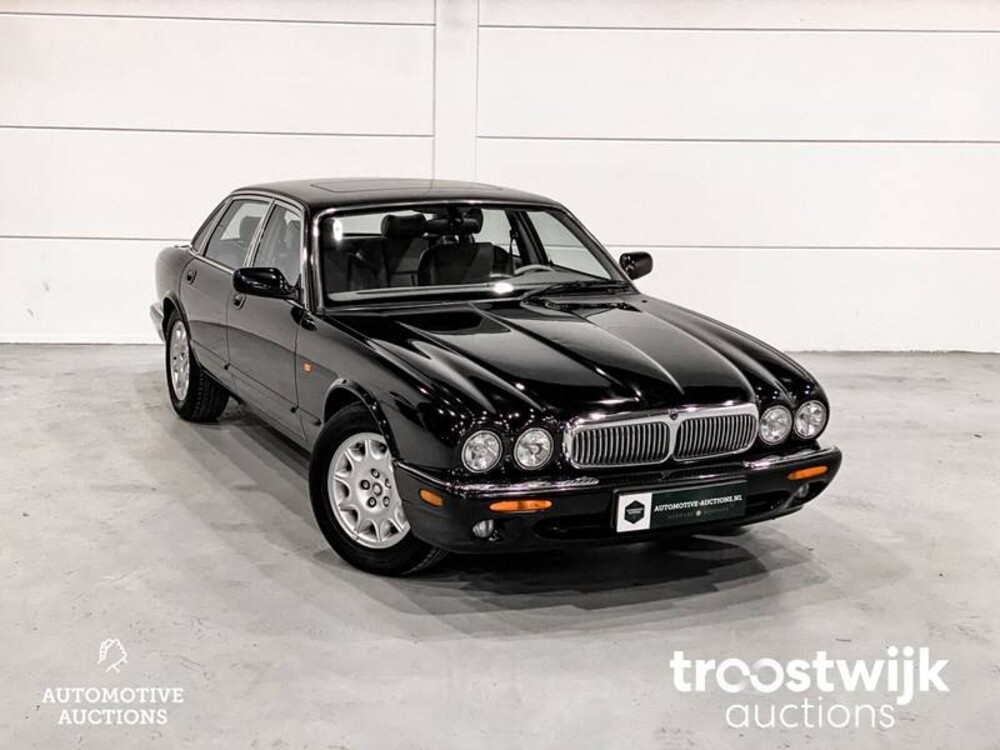 Jaguar XJ 3.2 V8 Executive Car