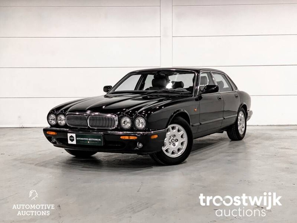 Jaguar XJ 3.2 V8 Executive Car