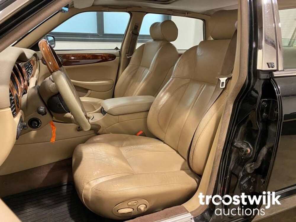 Jaguar XJ 3.2 V8 Executive Car