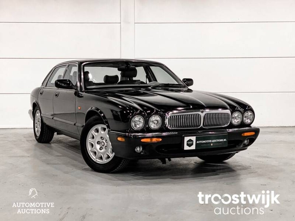 Jaguar XJ 3.2 V8 Executive Car