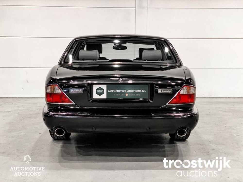 Jaguar XJ 3.2 V8 Executive Car