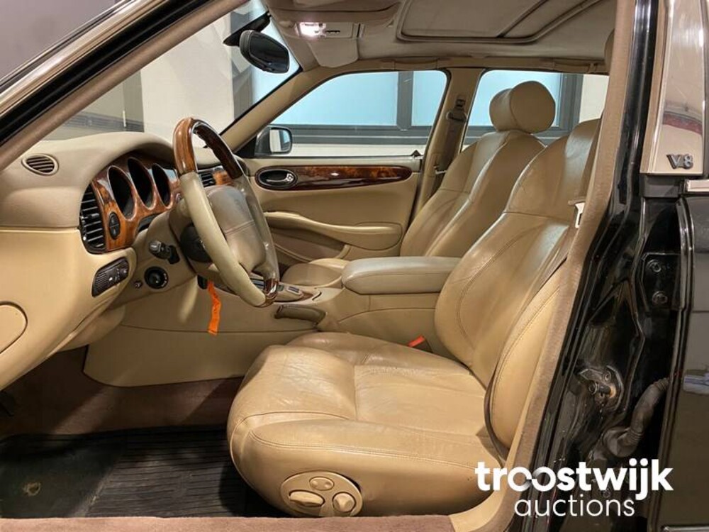 Jaguar XJ 3.2 V8 Executive Car