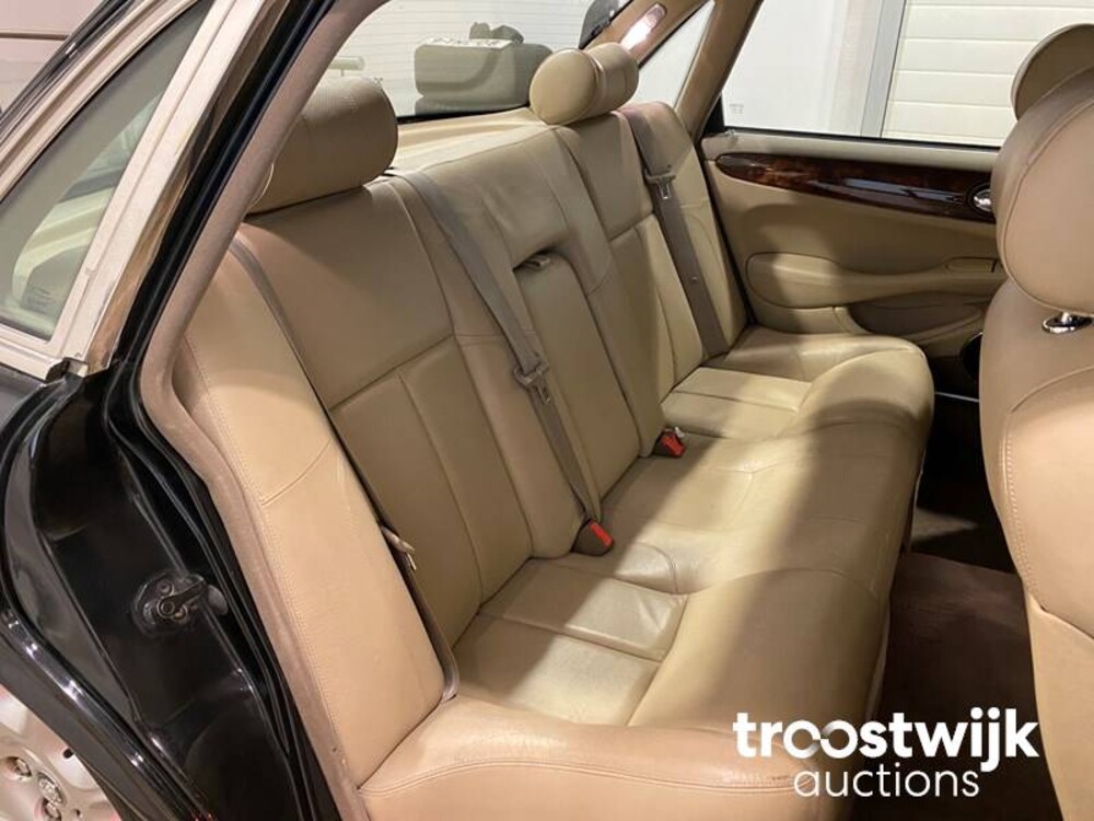 Jaguar XJ 3.2 V8 Executive Car