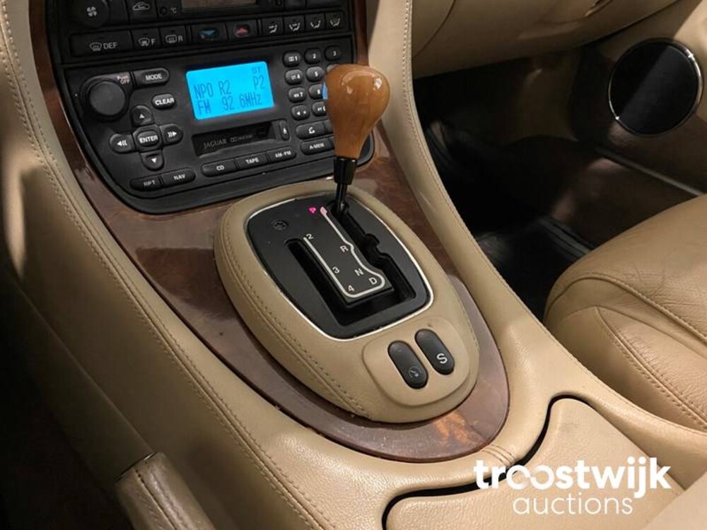 Jaguar XJ 3.2 V8 Executive Car