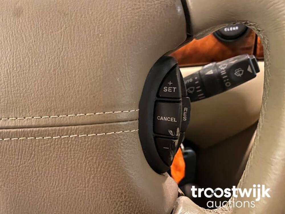 Jaguar XJ 3.2 V8 Executive Car