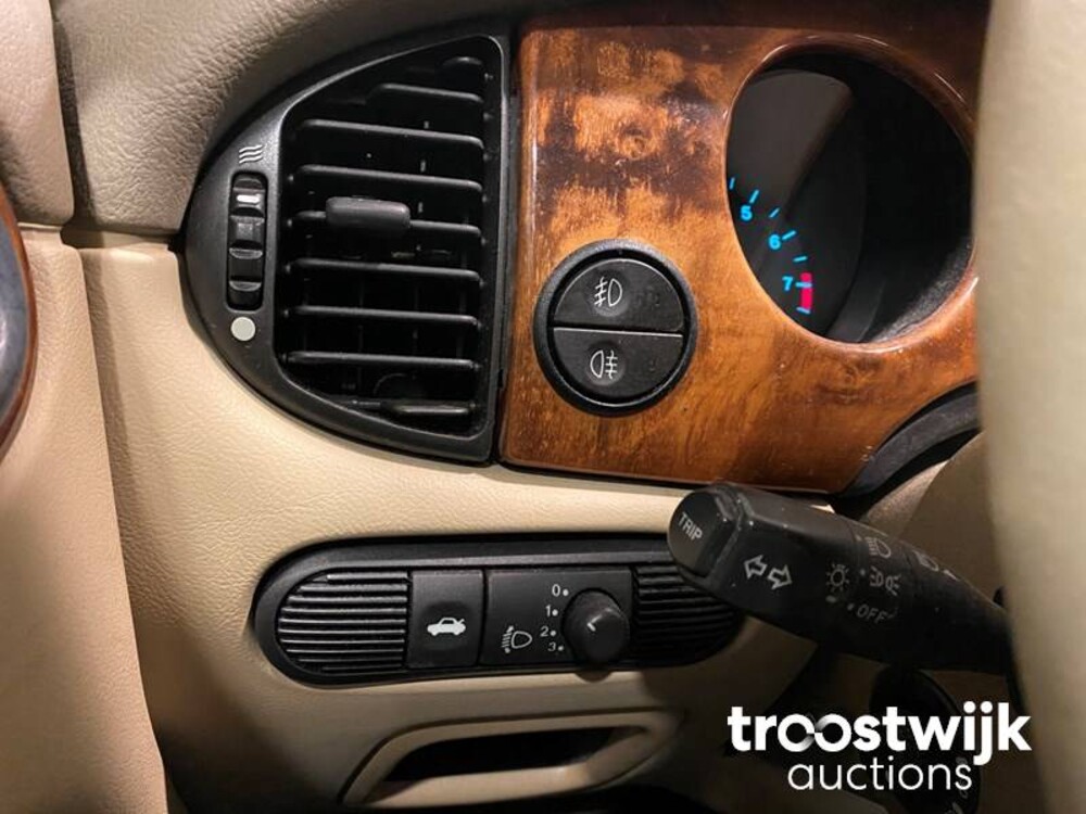 Jaguar XJ 3.2 V8 Executive Car