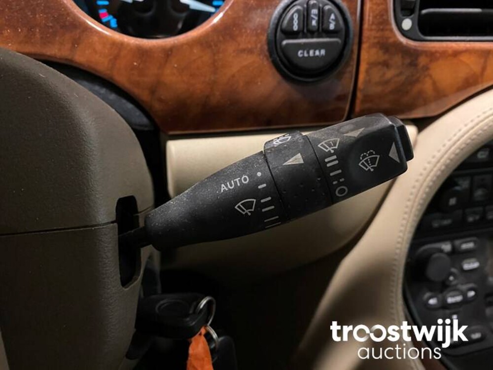 Jaguar XJ 3.2 V8 Executive Car