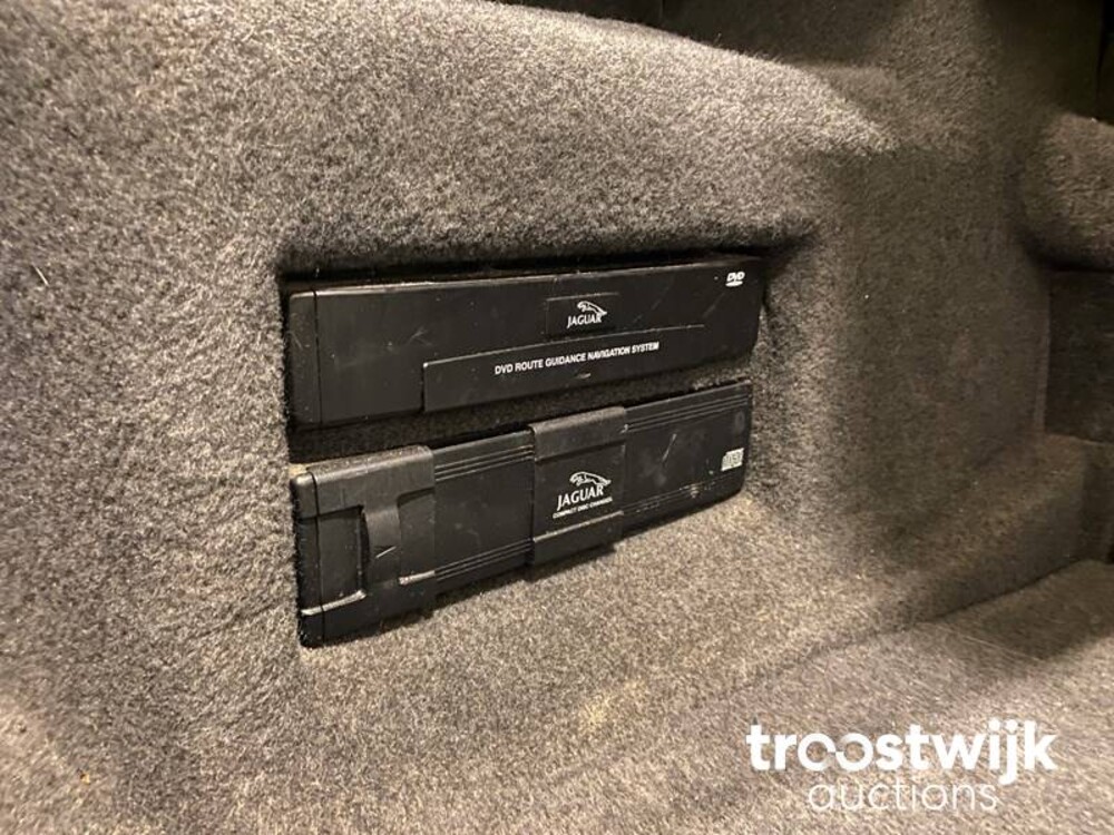 Jaguar XJ 3.2 V8 Executive Car