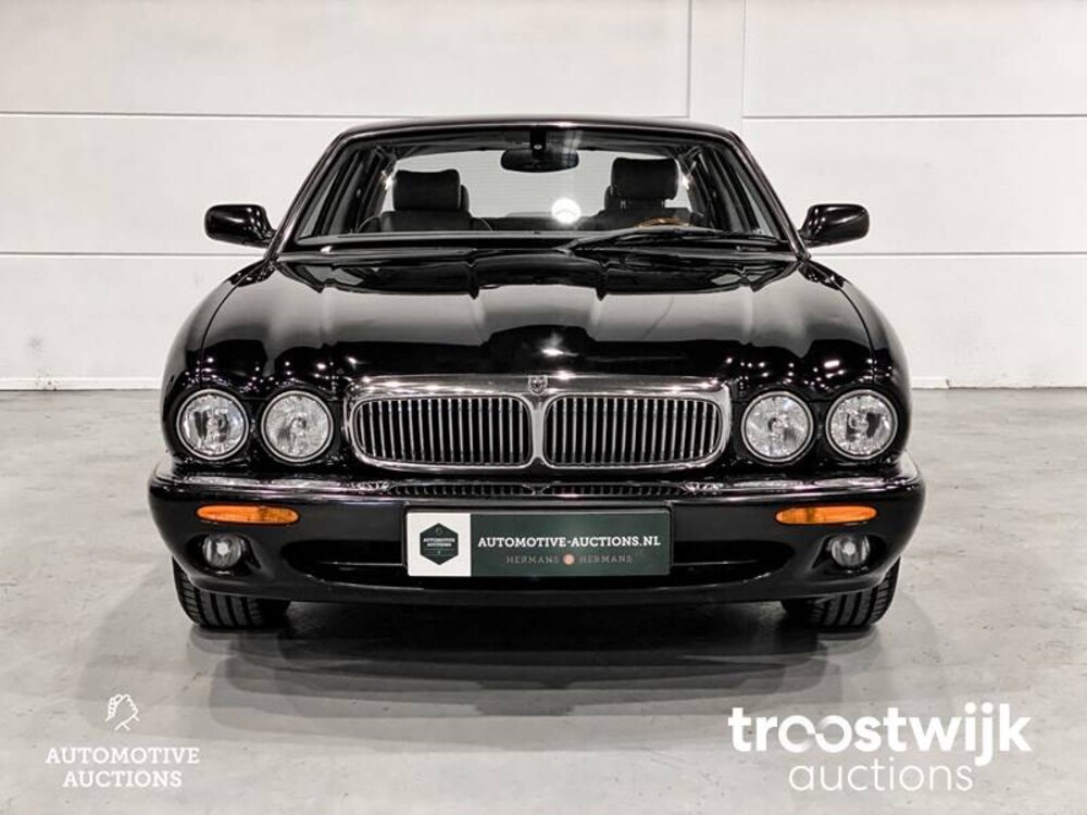 Jaguar XJ 3.2 V8 Executive Car