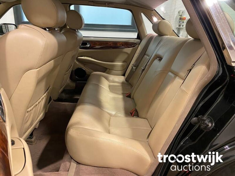 Jaguar XJ 3.2 V8 Executive Car