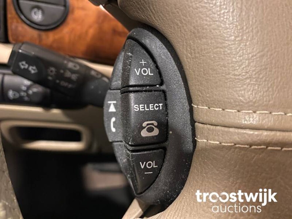 Jaguar XJ 3.2 V8 Executive Car