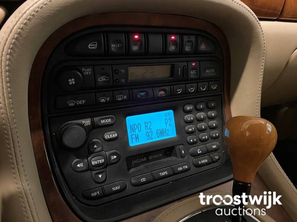 Jaguar XJ 3.2 V8 Executive Car