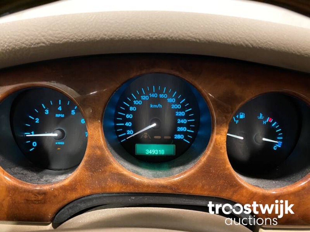 Jaguar XJ 3.2 V8 Executive Car