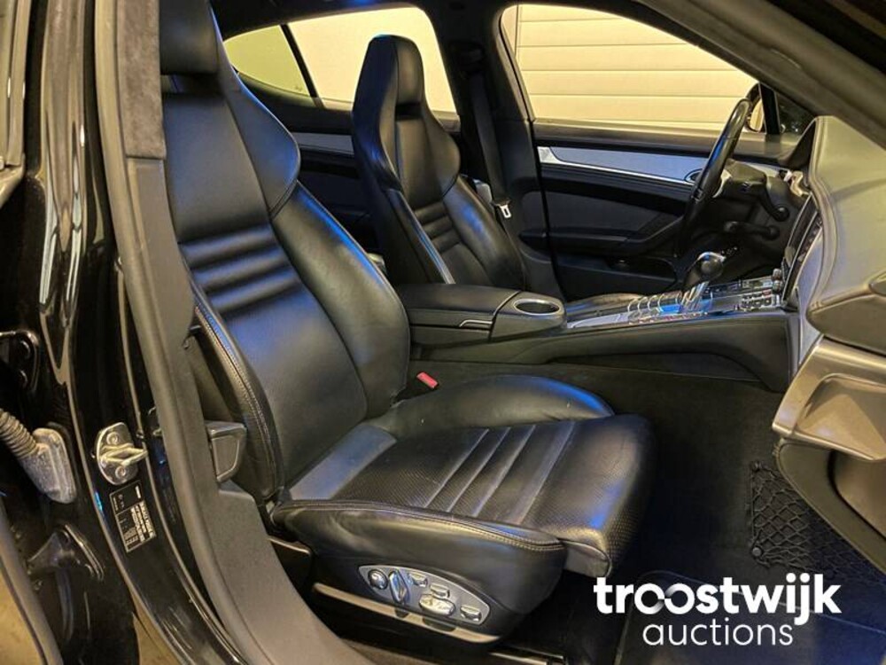 Porsche Panamera Turbo 4.8 Car