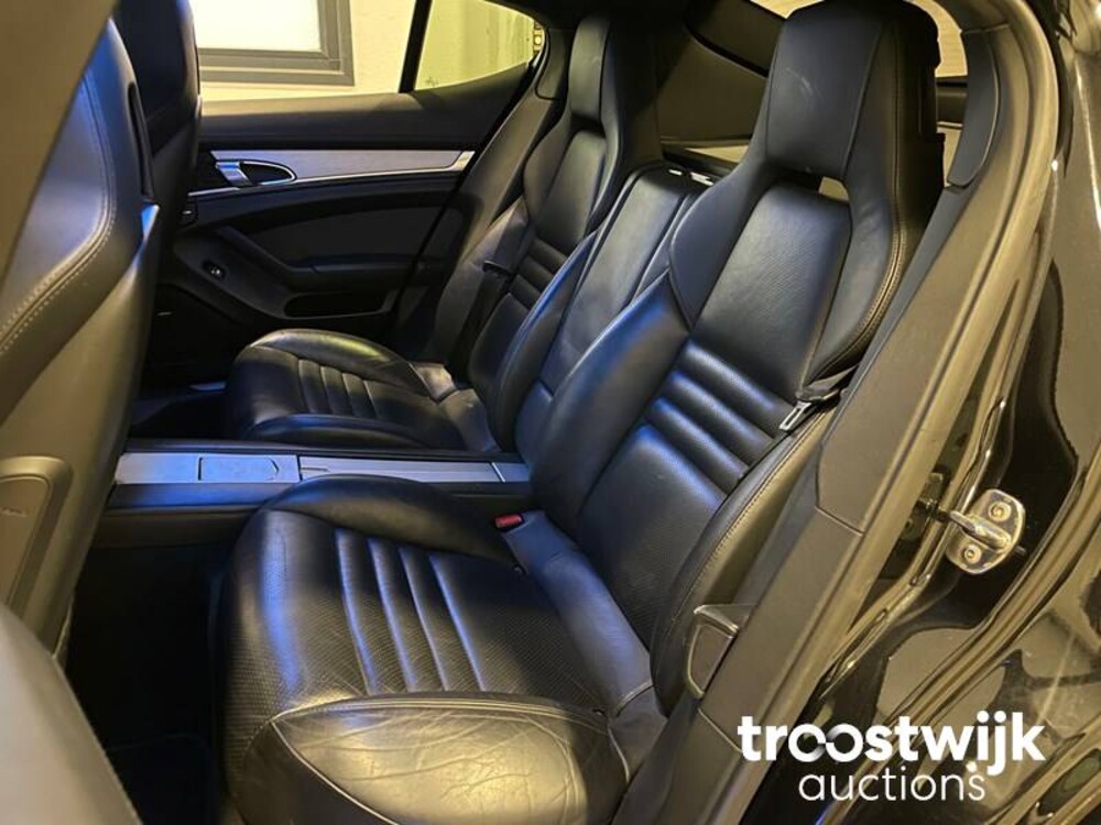 Porsche Panamera Turbo 4.8 Car