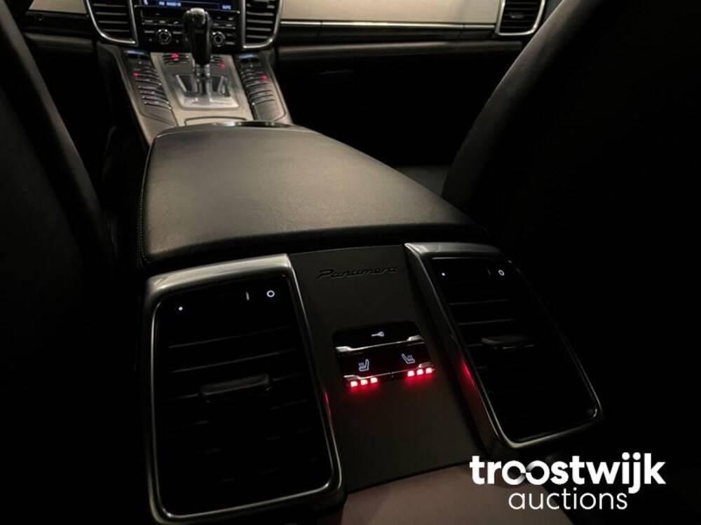 Porsche Panamera Turbo 4.8 Car