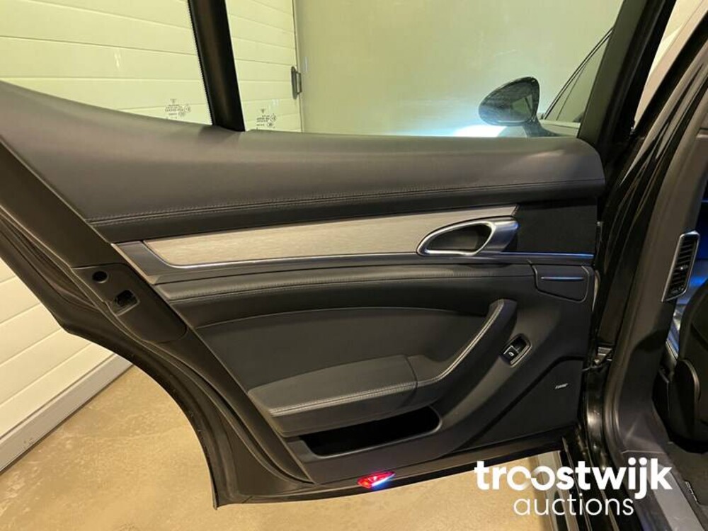 Porsche Panamera Turbo 4.8 Car