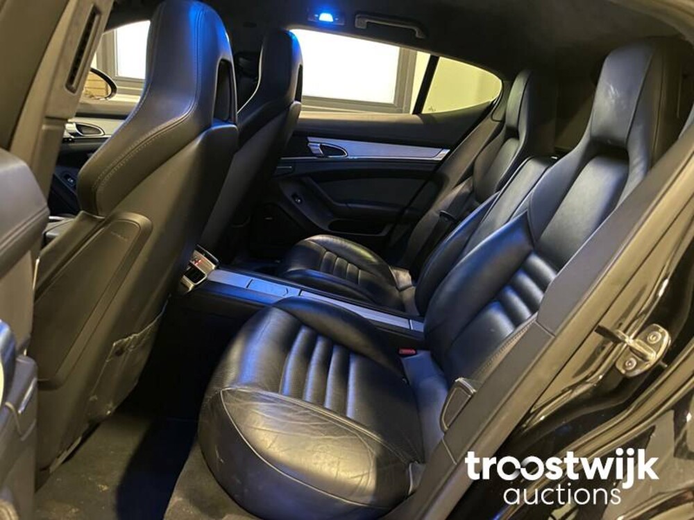 Porsche Panamera Turbo 4.8 Car