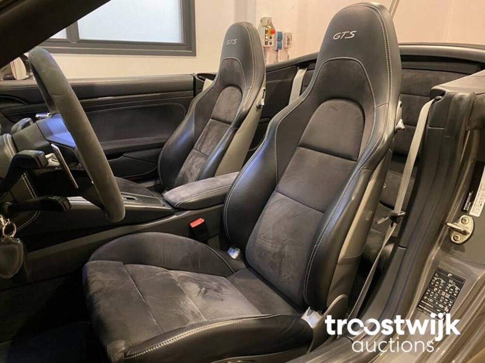 Porsche 911.2 Carrera 4 GTS 3.0 FACELIFT SportChrono Cabriolet -Orig. NL- 450pk 2017, NP-257-Z