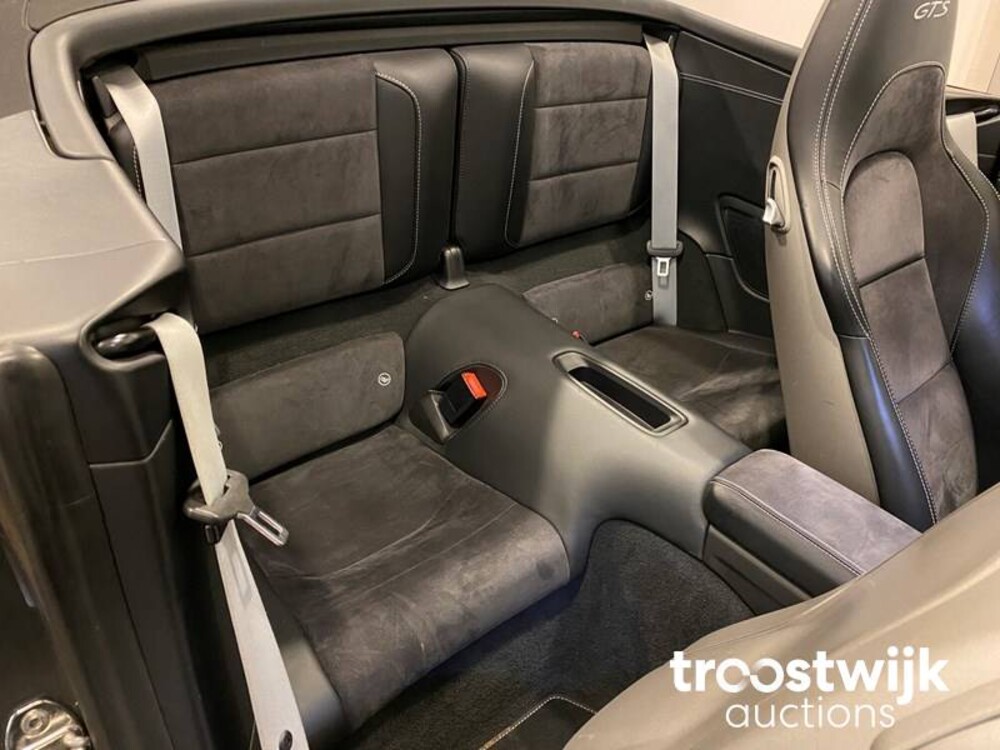 Porsche 911.2 Carrera 4 GTS 3.0 FACELIFT SportChrono Cabriolet -Orig. NL- 450pk 2017, NP-257-Z