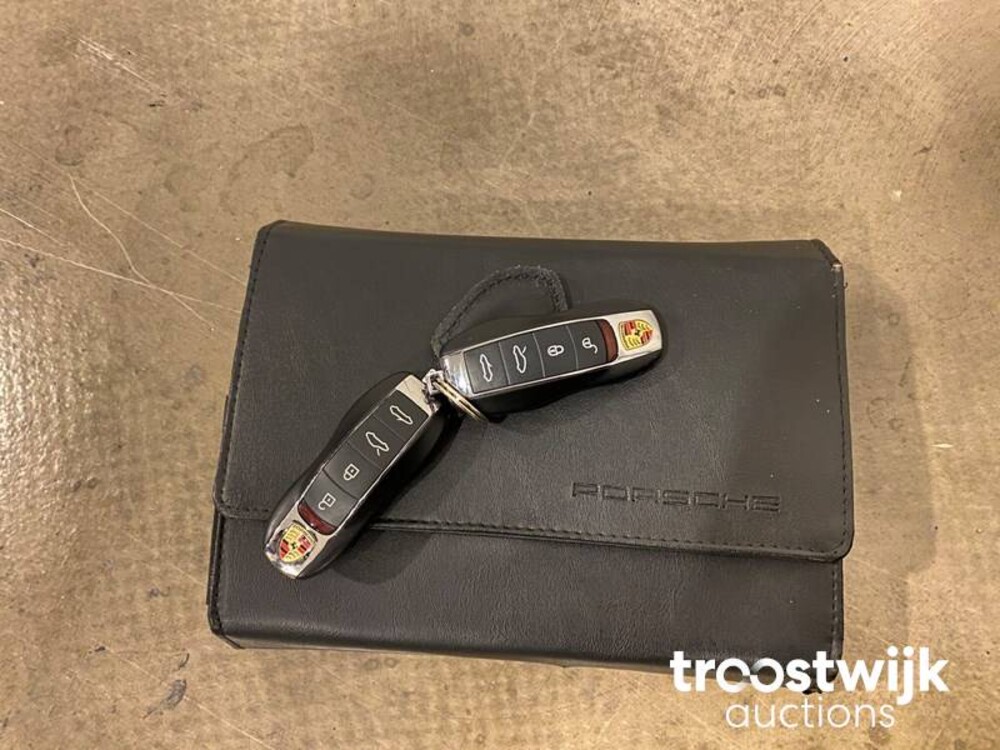 Porsche 911.2 Carrera 4 GTS 3.0 FACELIFT SportChrono Cabriolet -Orig. NL- 450pk 2017, NP-257-Z