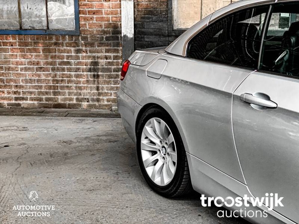 BMW 320i Cabriolet Auto