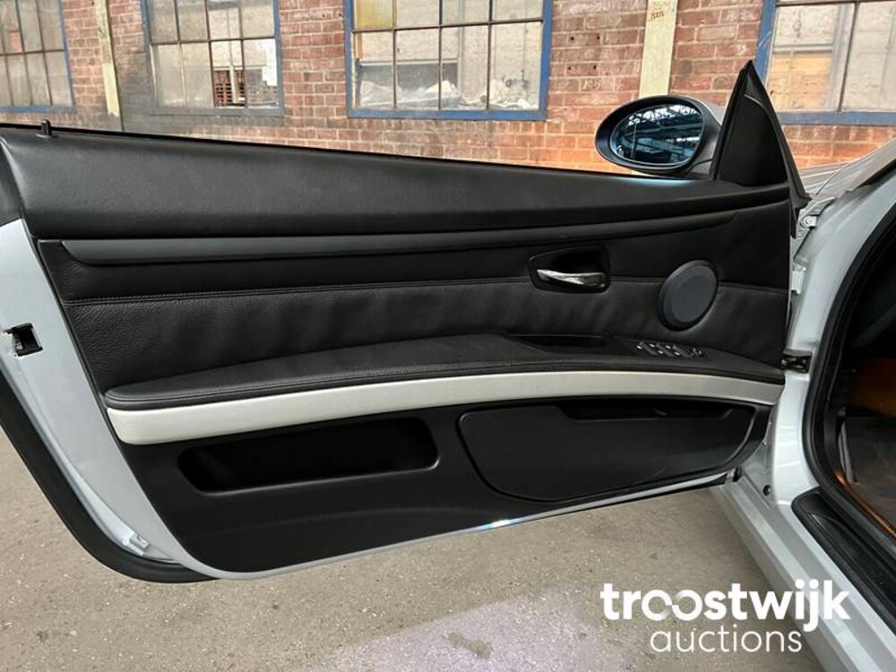 BMW 320i Cabriolet Auto