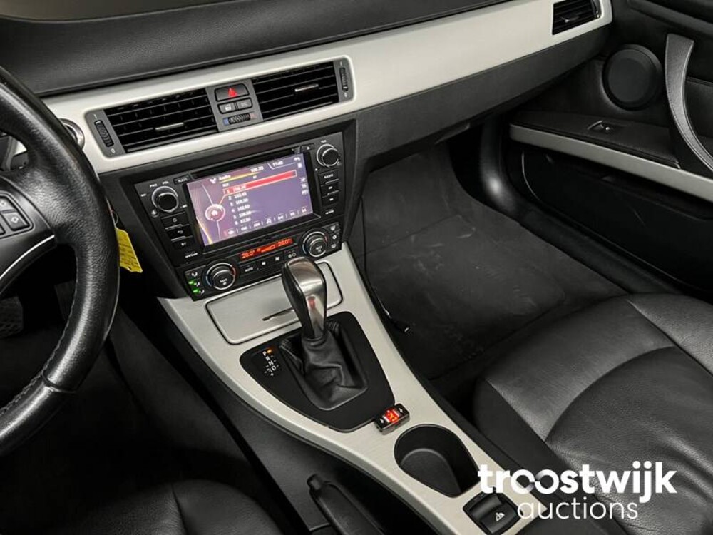 BMW 320i Cabriolet Auto