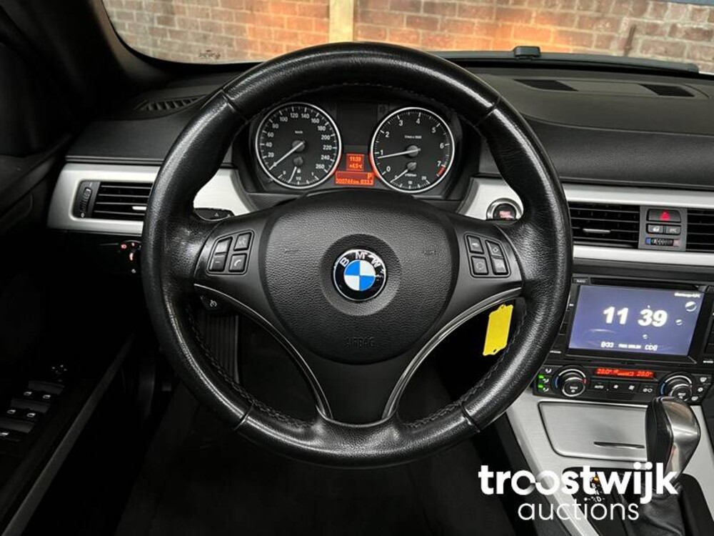 BMW 320i Cabriolet Auto