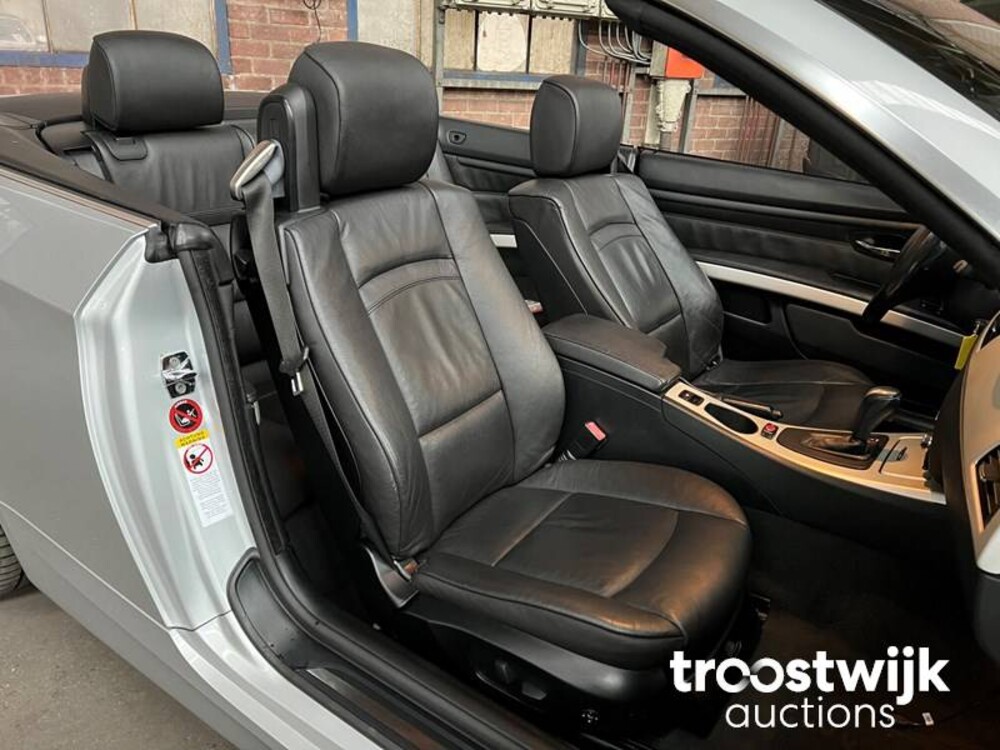 BMW 320i Cabriolet Auto